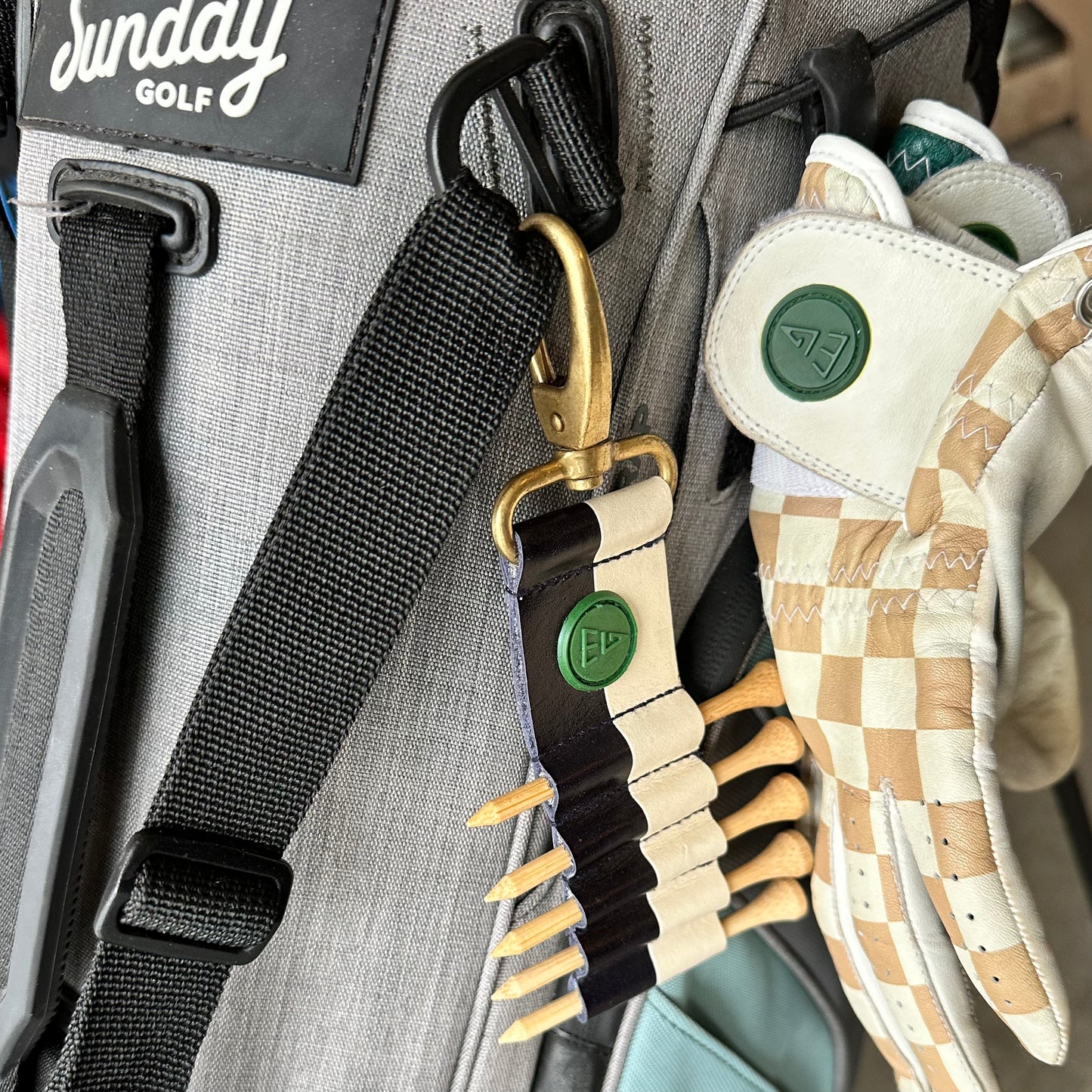 Tee holder