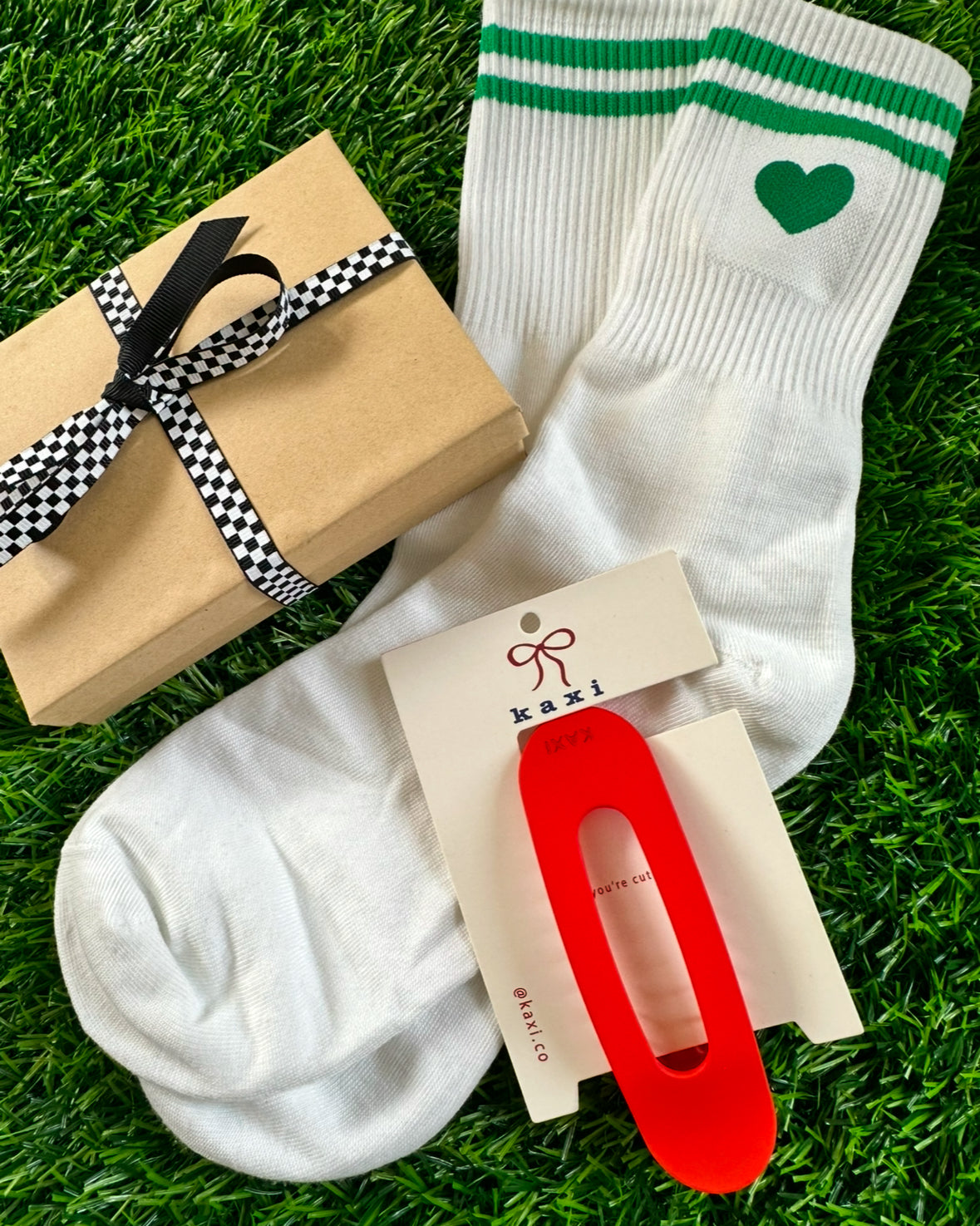 Gift set with heart socks and lay-down hair claw