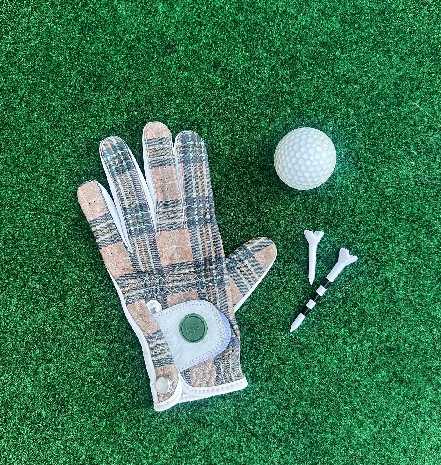 Women’s golf glove (limited edition plaid)￼